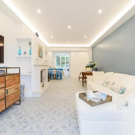 Estate4home - The Attic Apartman Sorrento