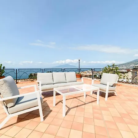 Estate4home - The Attic Apartman Sorrento